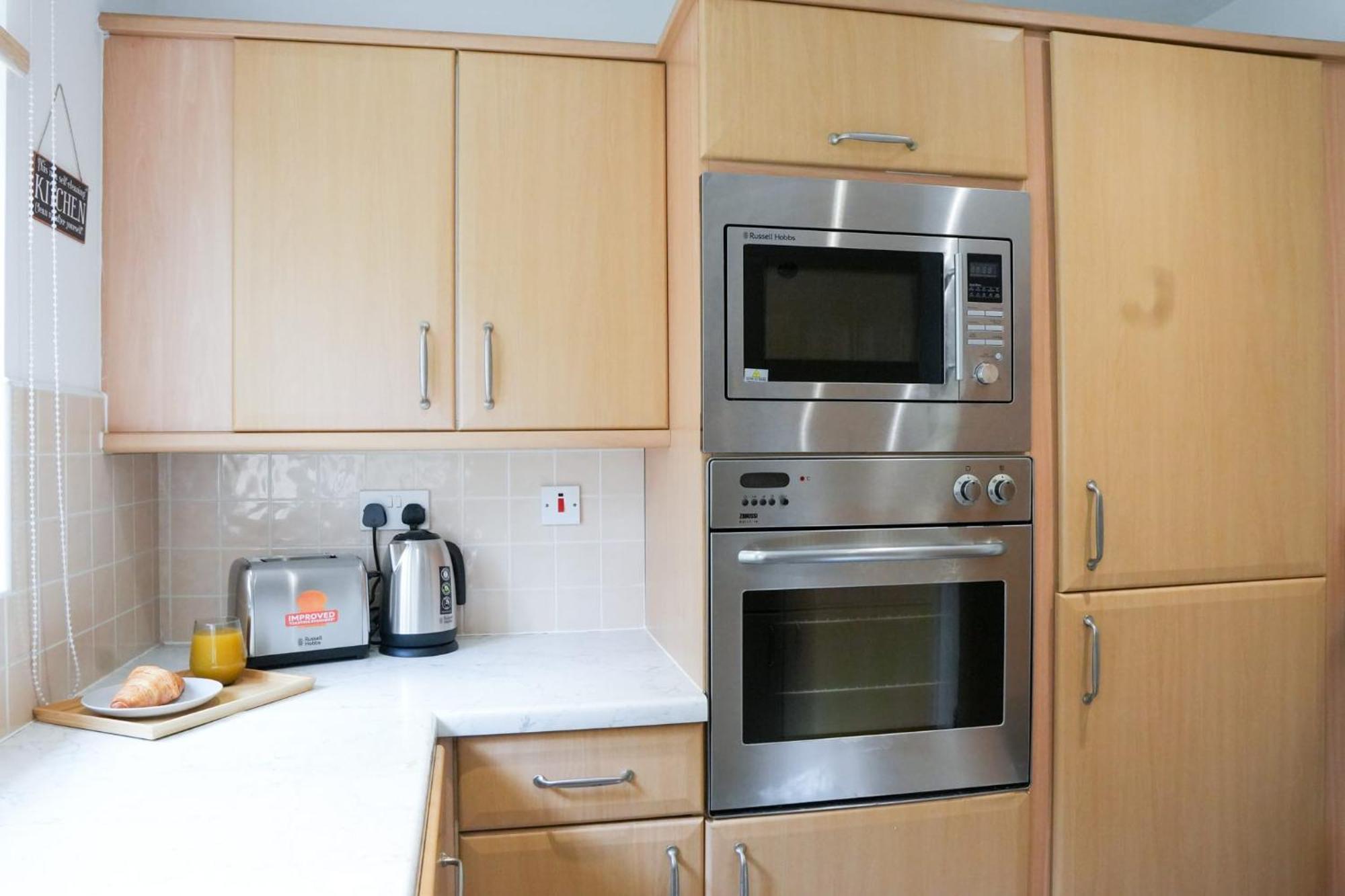 Whole 2-Bed Apartment - Contractors, Professionals, Ulez Free, Free Parking, B'Ham City 10Mins เบอร์มิงแฮม ภายนอก รูปภาพ