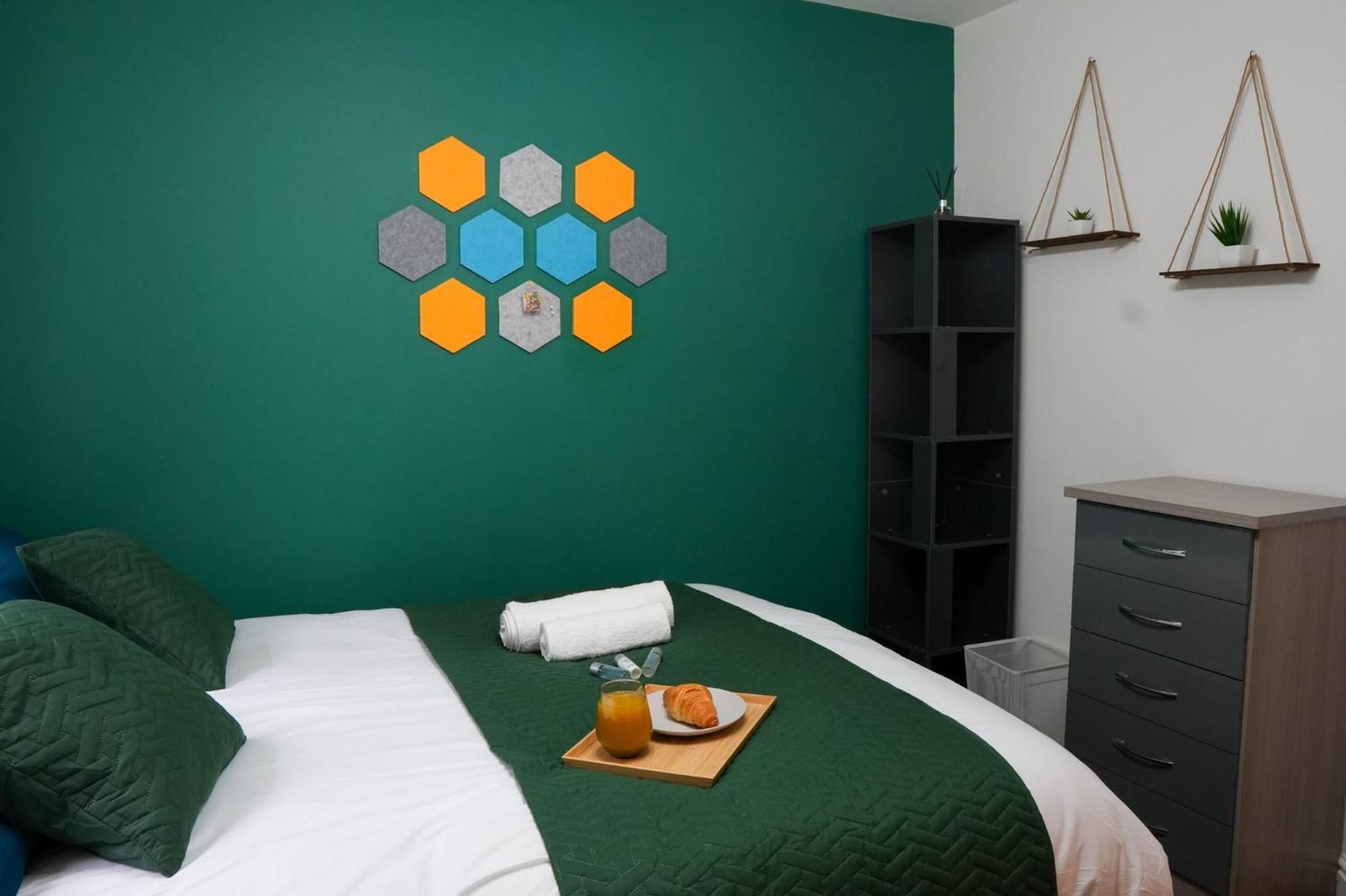 Whole 2-Bed Apartment - Contractors, Professionals, Ulez Free, Free Parking, B'Ham City 10Mins เบอร์มิงแฮม ภายนอก รูปภาพ