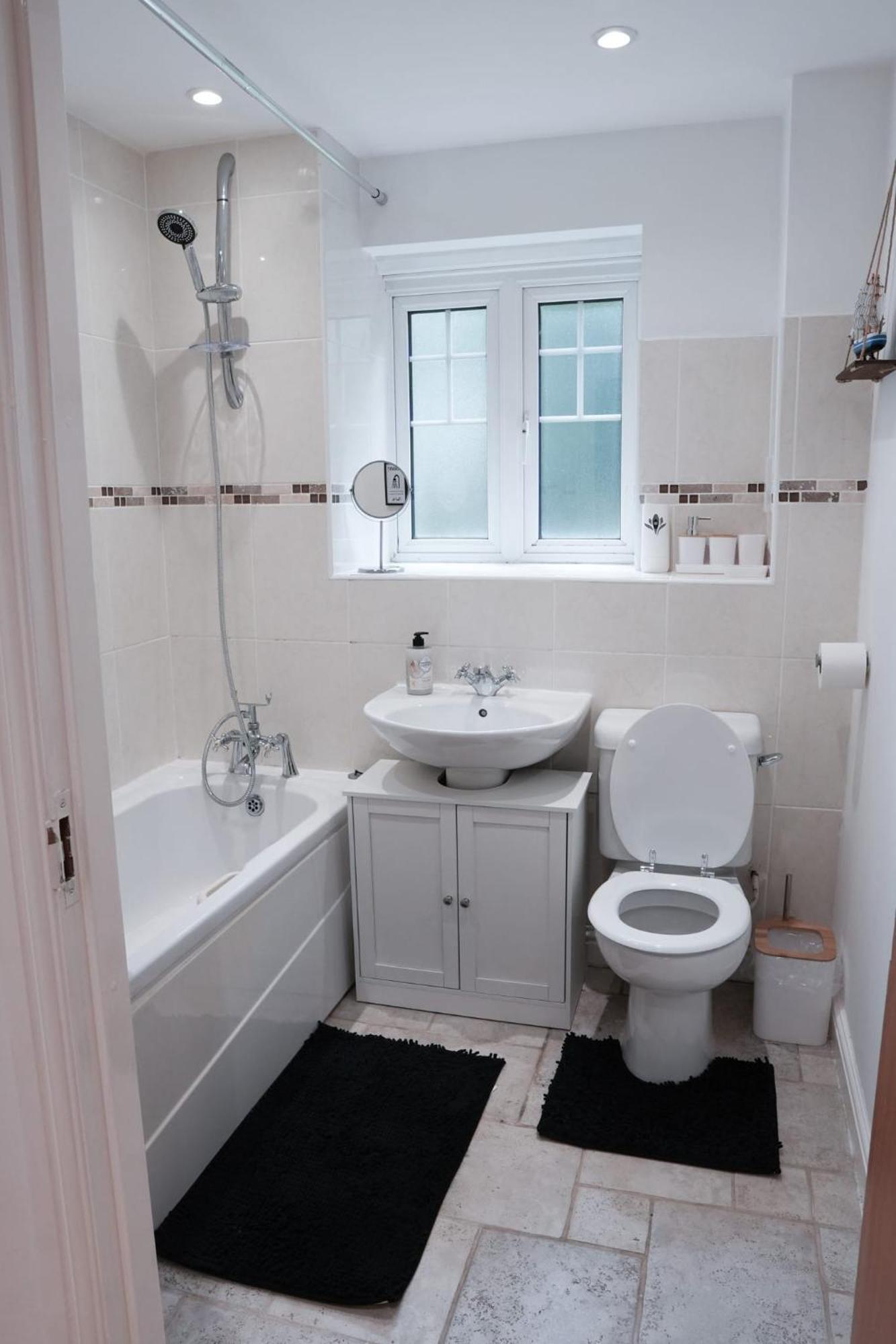 Whole 2-Bed Apartment - Contractors, Professionals, Ulez Free, Free Parking, B'Ham City 10Mins เบอร์มิงแฮม ภายนอก รูปภาพ